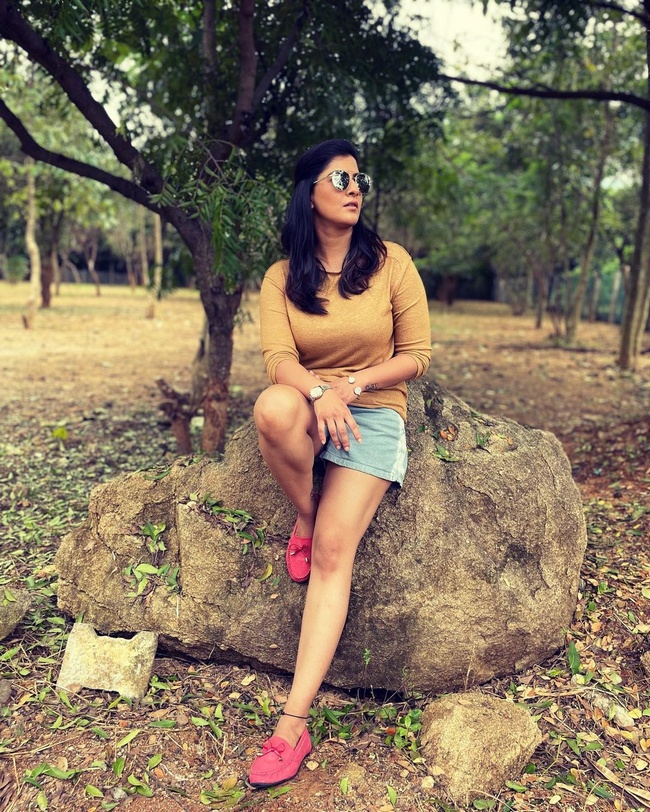 Actress Varalaxmi Sarathkumar New Instagram Pics